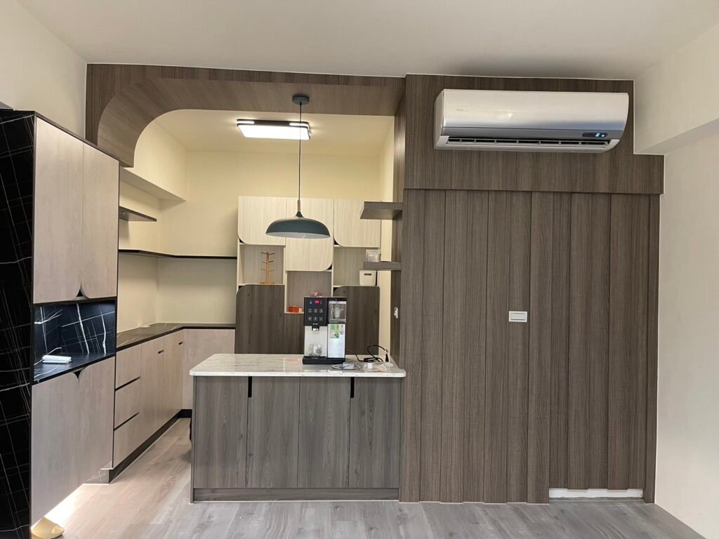 八德老屋翻修設計｜餐廚空間整合與廁所隱藏門設計｜系統家具收納規劃｜鴻舍室內設計